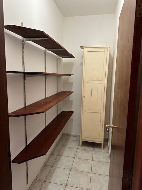 Imagens do imóveis OPORTUNIDADE - Imóvel locado à venda, 2 Quartos, 2 Vagas, 103.28M², Conjunto Habitacional Santiago II, Londrina - PR
