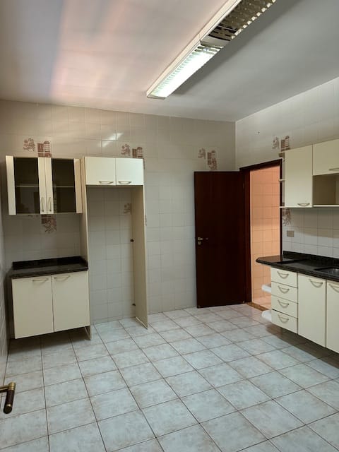 Imagens do imóveis OPORTUNIDADE - Imóvel locado à venda, 2 Quartos, 2 Vagas, 103.28M², Conjunto Habitacional Santiago II, Londrina - PR
