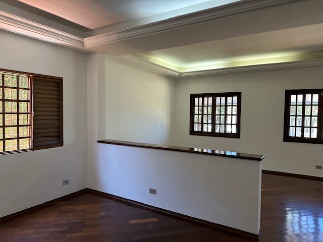 Imagens do imóveis OPORTUNIDADE - Imóvel locado à venda, 2 Quartos, 2 Vagas, 103.28M², Conjunto Habitacional Santiago II, Londrina - PR