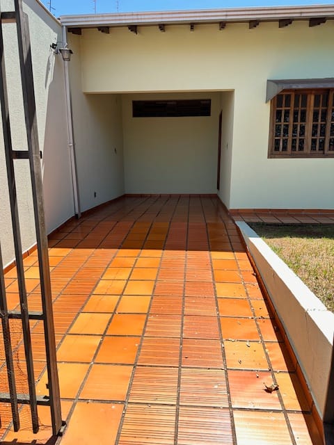 Imagens do imóveis OPORTUNIDADE - Imóvel locado à venda, 2 Quartos, 2 Vagas, 103.28M², Conjunto Habitacional Santiago II, Londrina - PR