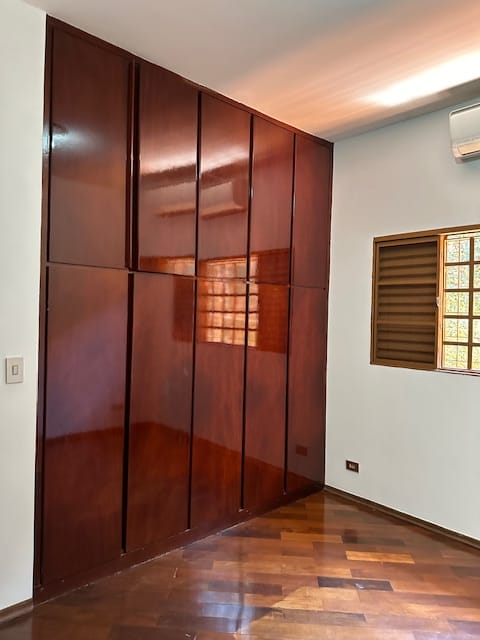 Imagens do imóveis OPORTUNIDADE - Imóvel locado à venda, 2 Quartos, 2 Vagas, 103.28M², Conjunto Habitacional Santiago II, Londrina - PR