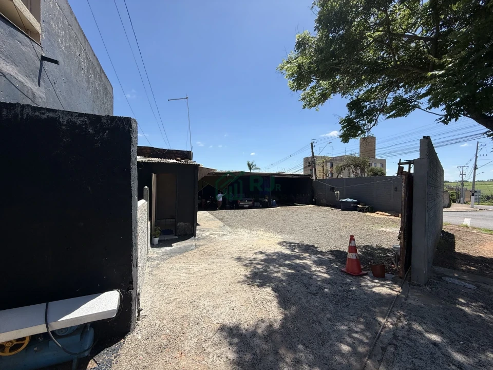 Imagens do imóveis Terreno Comercial/Residencial à venda na Zona Leste