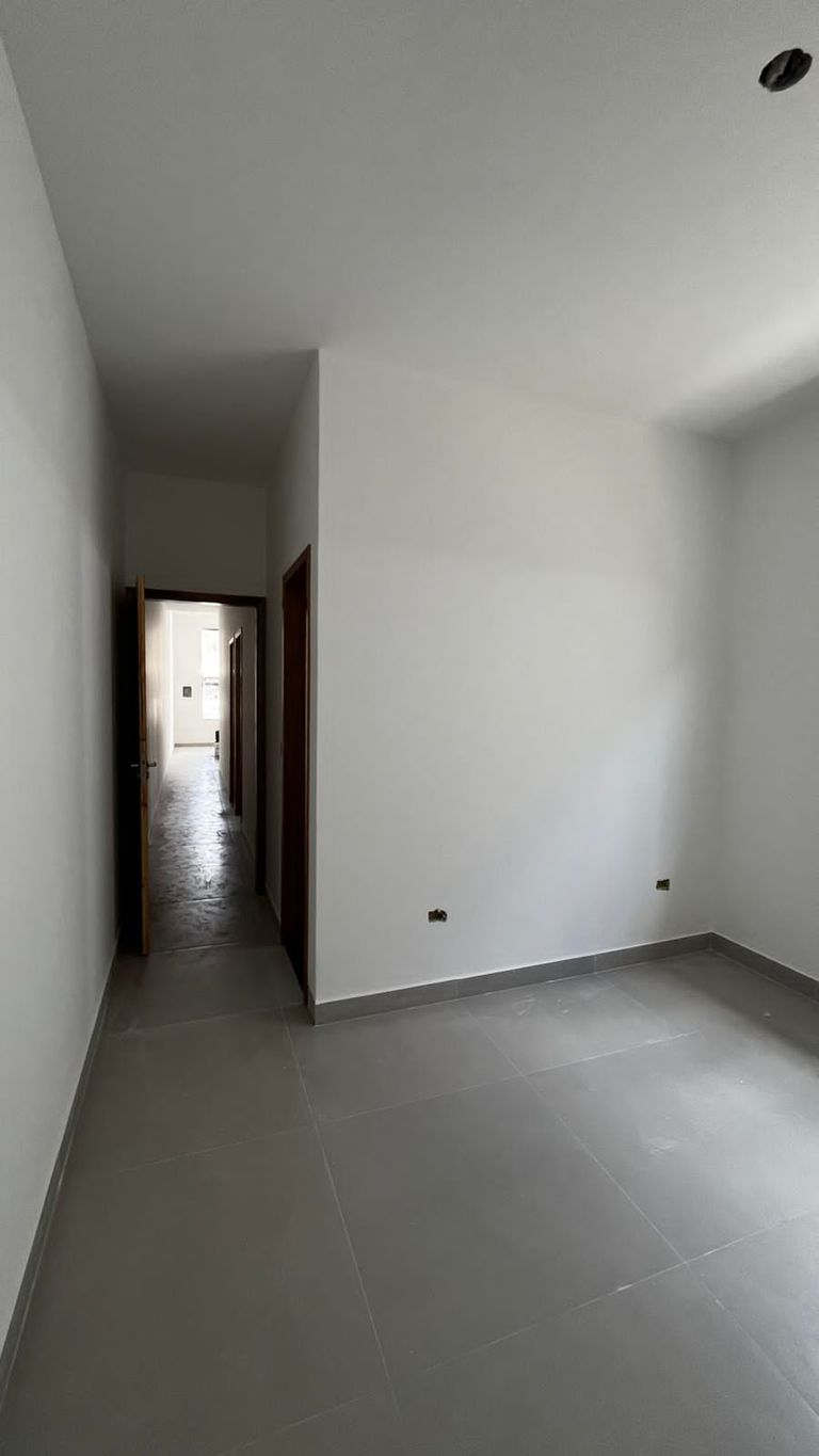 VENDE ? CASA GEMINADA NA ZONA NORTE DE LONDRINA