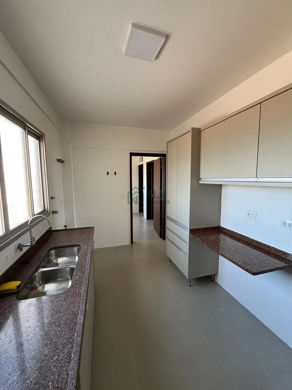 Apartamento Amplo com 3 Quartos e Suíte à Venda no Centro de Londrina