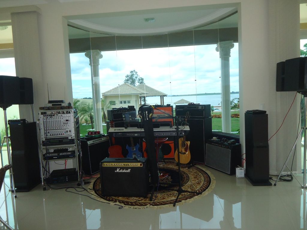 Chácara Molhada de Alto Padrão ? Pé na Água ? Primeiro de Maio/PR