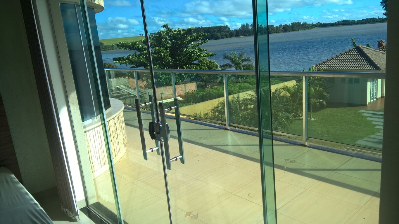 Imagens do imóveis Chácara Molhada de Alto Padrão ? Pé na Água ? Primeiro de Maio/PR