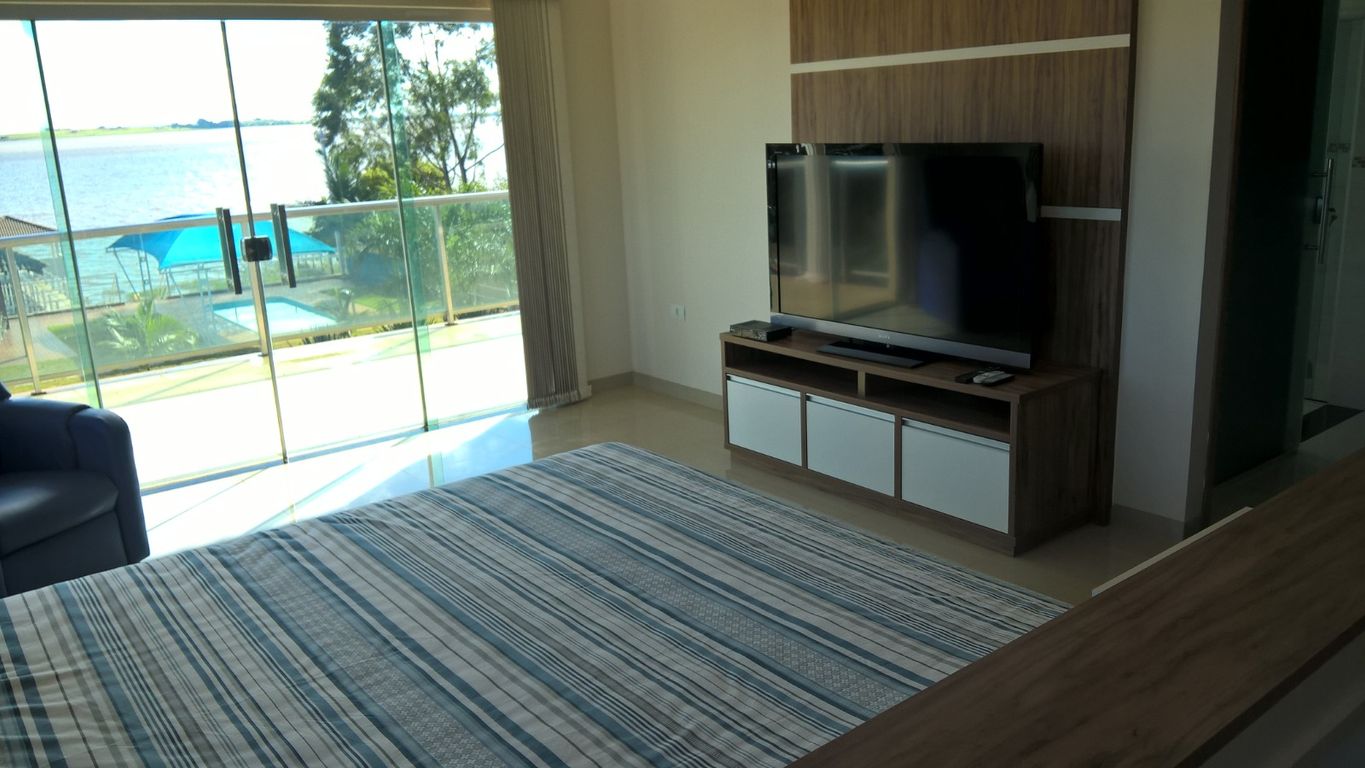 Imagens do imóveis Chácara Molhada de Alto Padrão ? Pé na Água ? Primeiro de Maio/PR