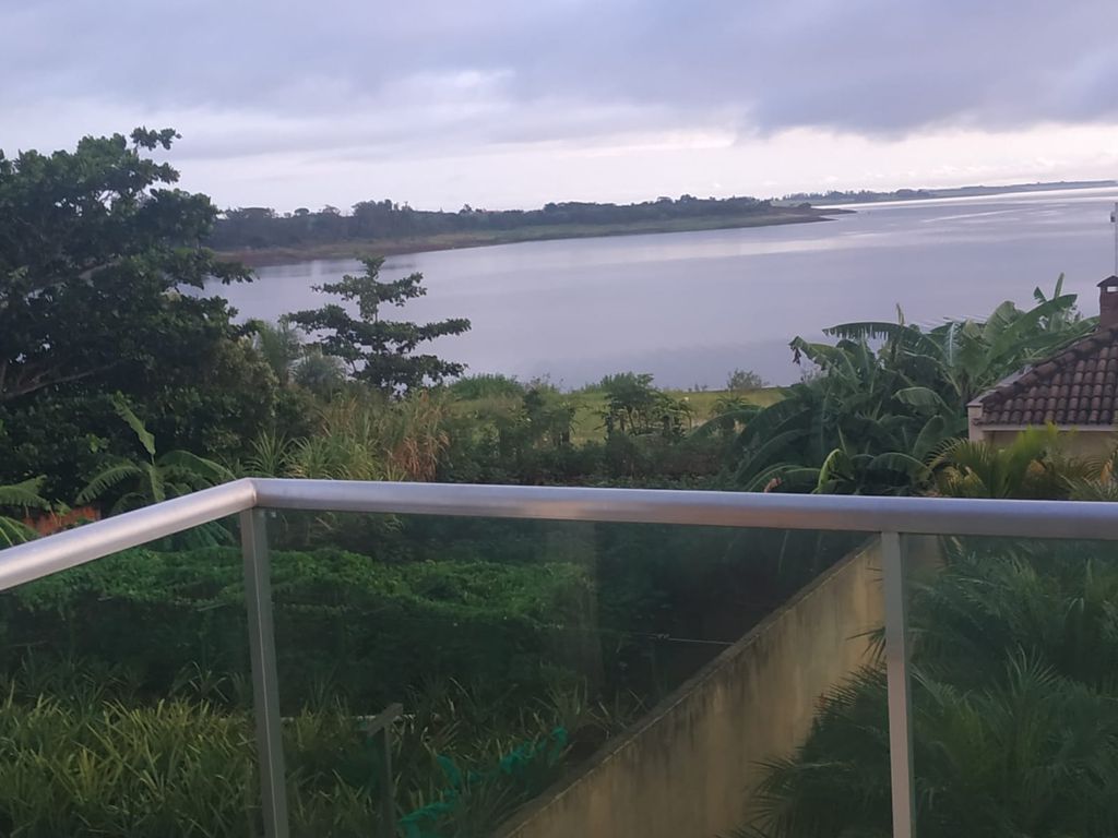 Imagens do imóveis Chácara Molhada de Alto Padrão ? Pé na Água ? Primeiro de Maio/PR