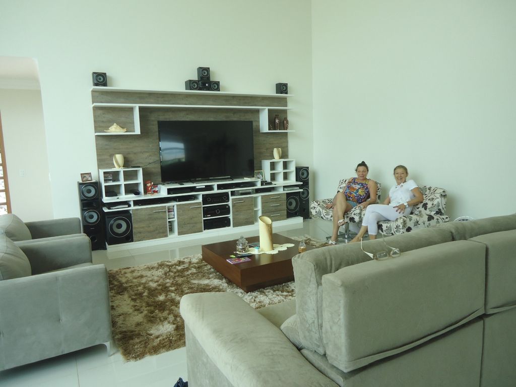 Imagens do imóveis Chácara Molhada de Alto Padrão ? Pé na Água ? Primeiro de Maio/PR