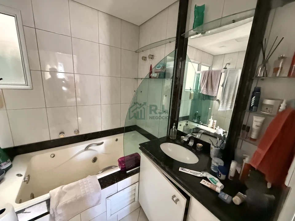 Casa de Condomínio com 3 Quartos - Vale do Arvoredo