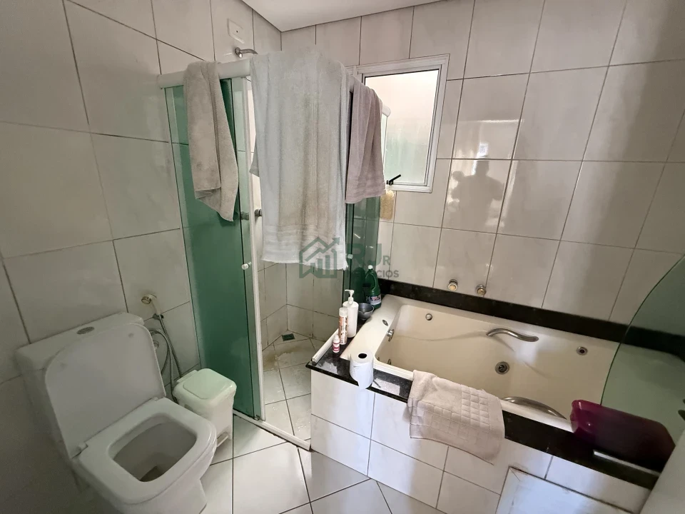 Casa de Condomínio com 3 Quartos - Vale do Arvoredo