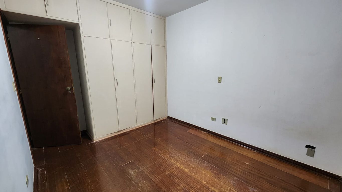 Venda Apartamento no Centro com 4 quartos em Londrina