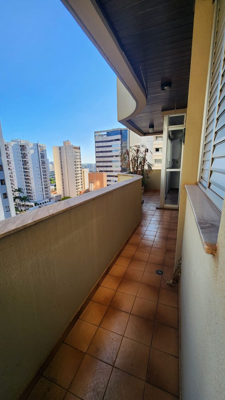 Venda Apartamento no Centro com 4 quartos em Londrina