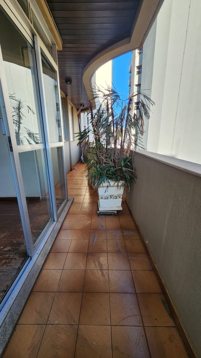 Venda Apartamento no Centro com 4 quartos em Londrina