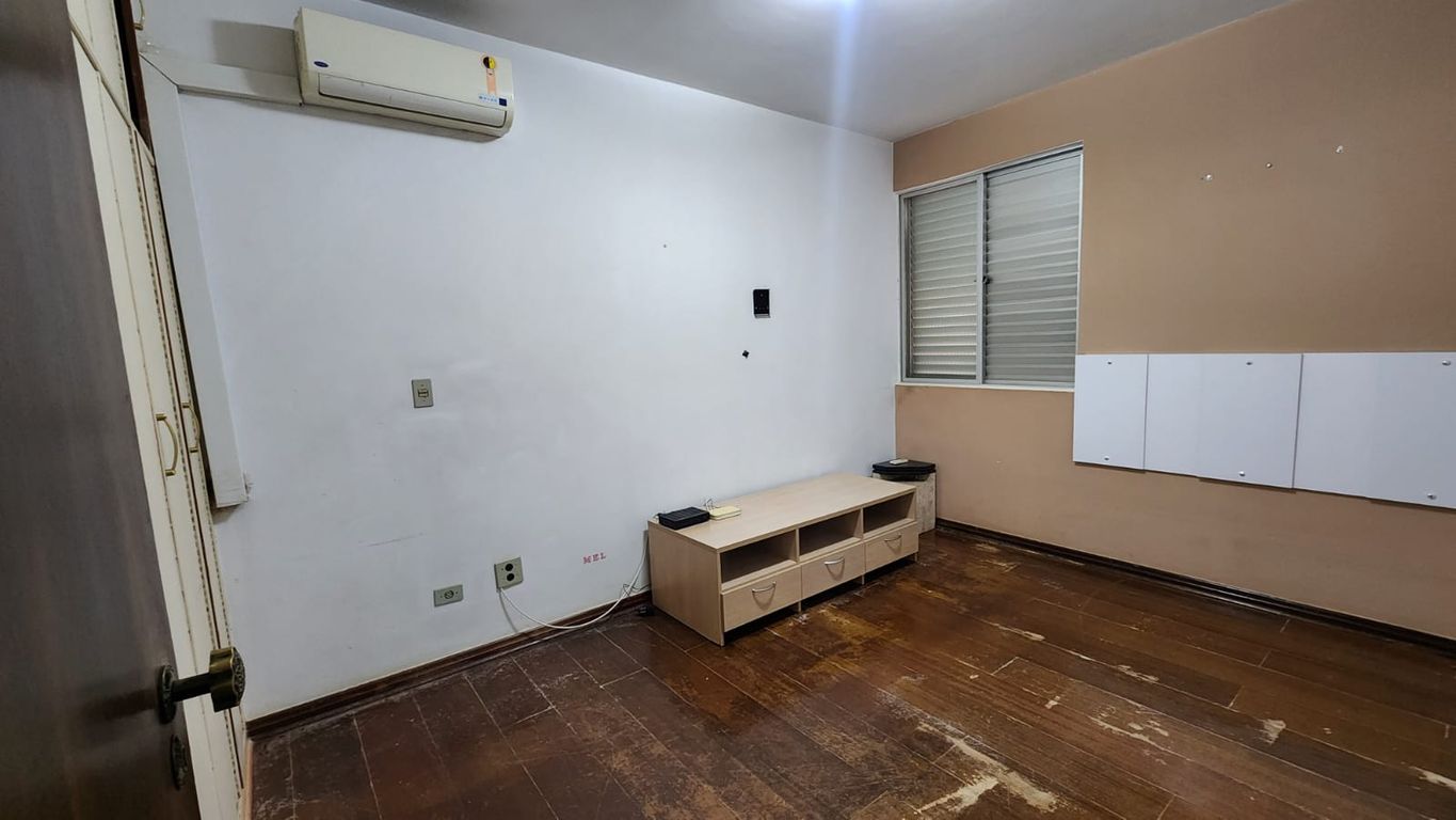 Venda Apartamento no Centro com 4 quartos em Londrina
