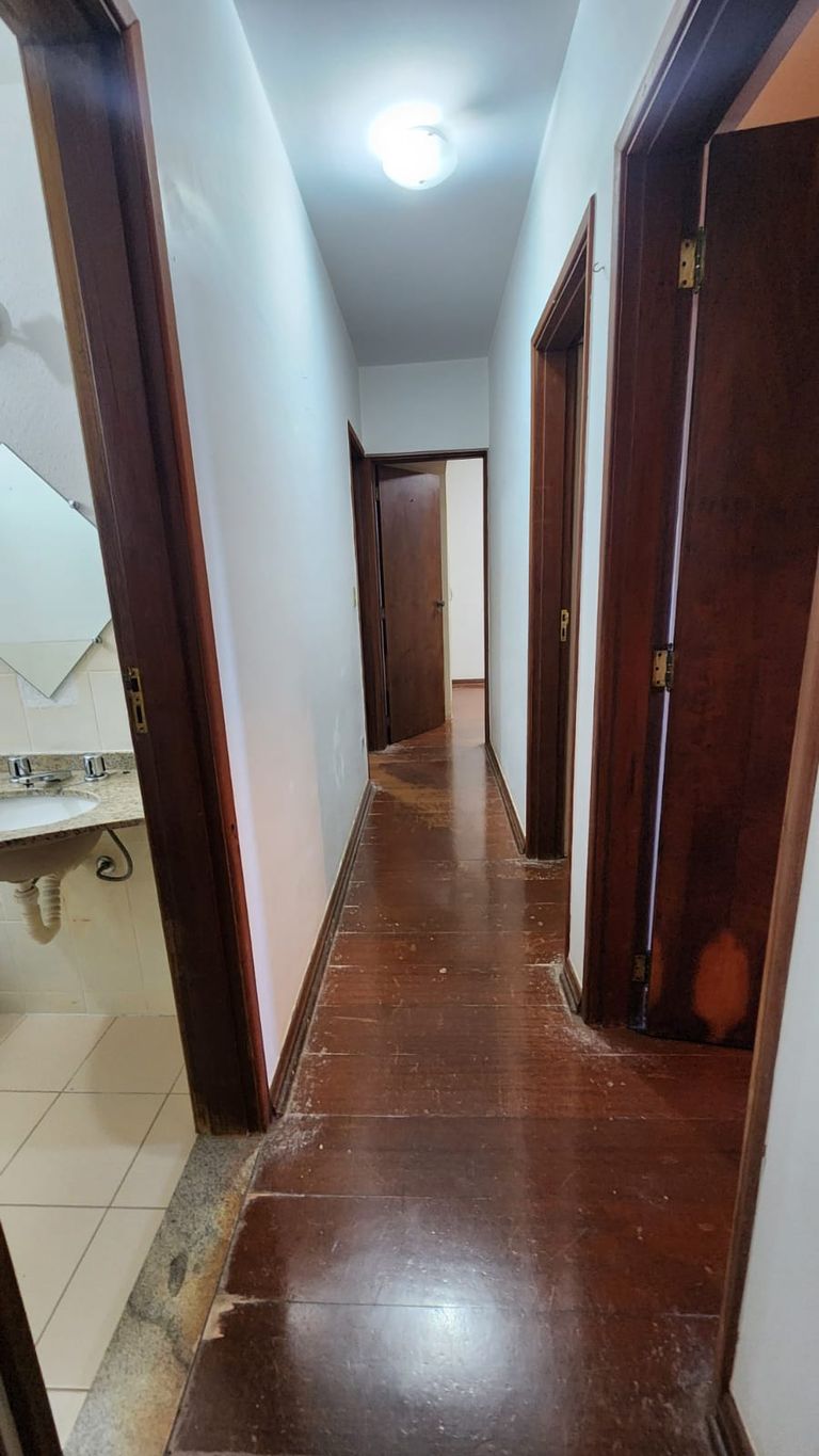 Venda Apartamento no Centro com 4 quartos em Londrina