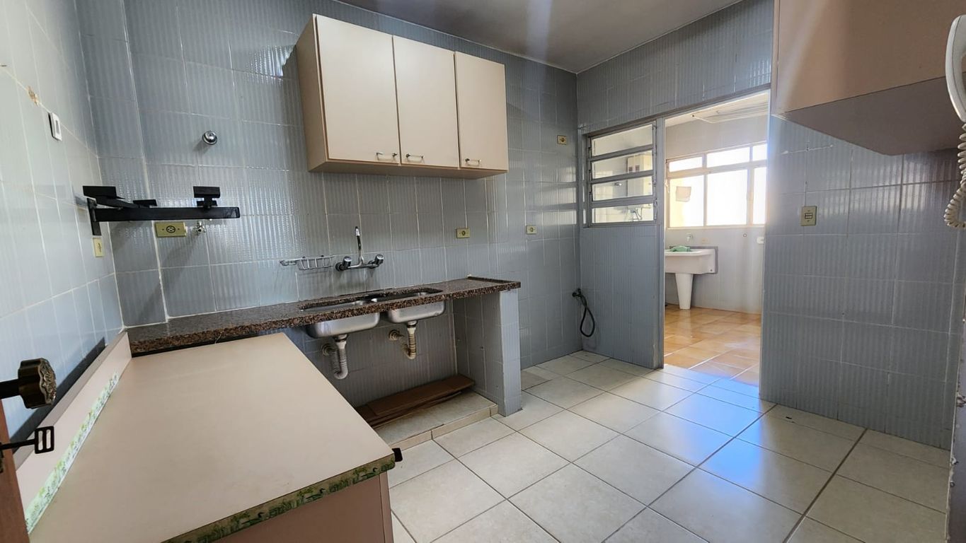 Venda Apartamento no Centro com 4 quartos em Londrina