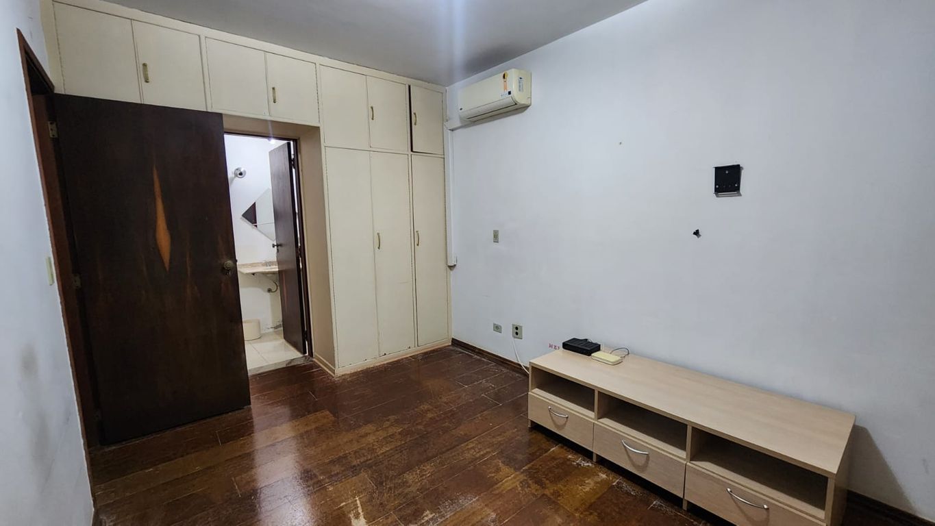 Venda Apartamento no Centro com 4 quartos em Londrina