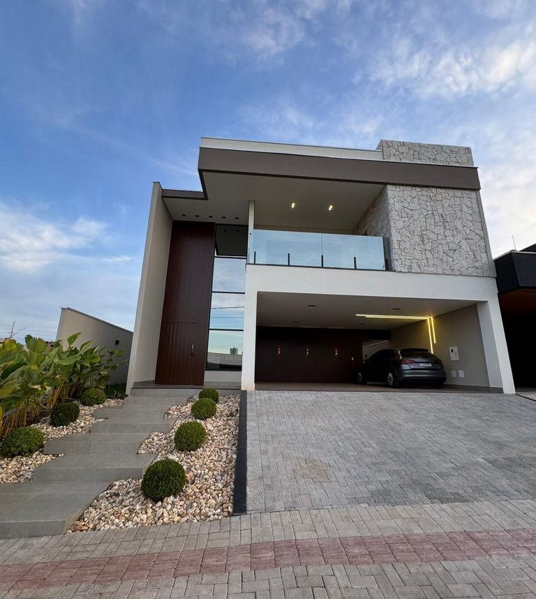 Casa de Alto Padrão no Condomínio Bellevie ? Cambé/PR