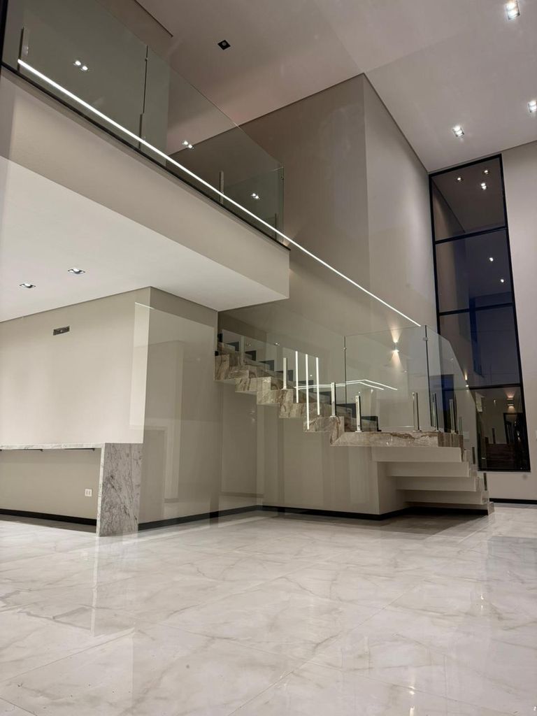 Casa de Alto Padrão no Condomínio Bellevie ? Cambé/PR