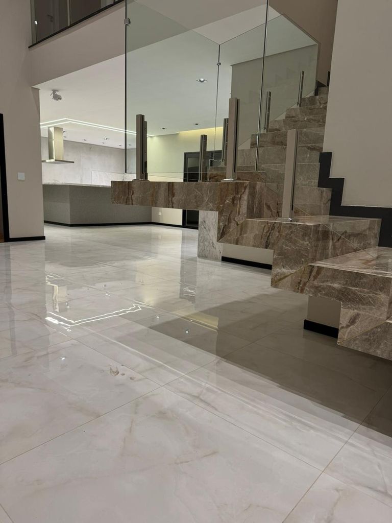 Casa de Alto Padrão no Condomínio Bellevie ? Cambé/PR