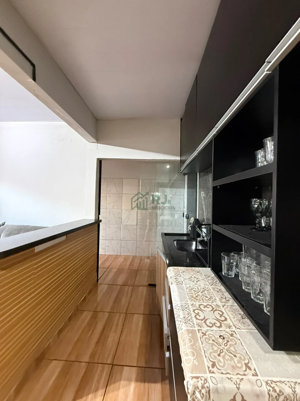 Imagens do imóveis Sobrado com Suíte, Piscina e 2 Salas Comerciais – Ideal para Morar e Investir