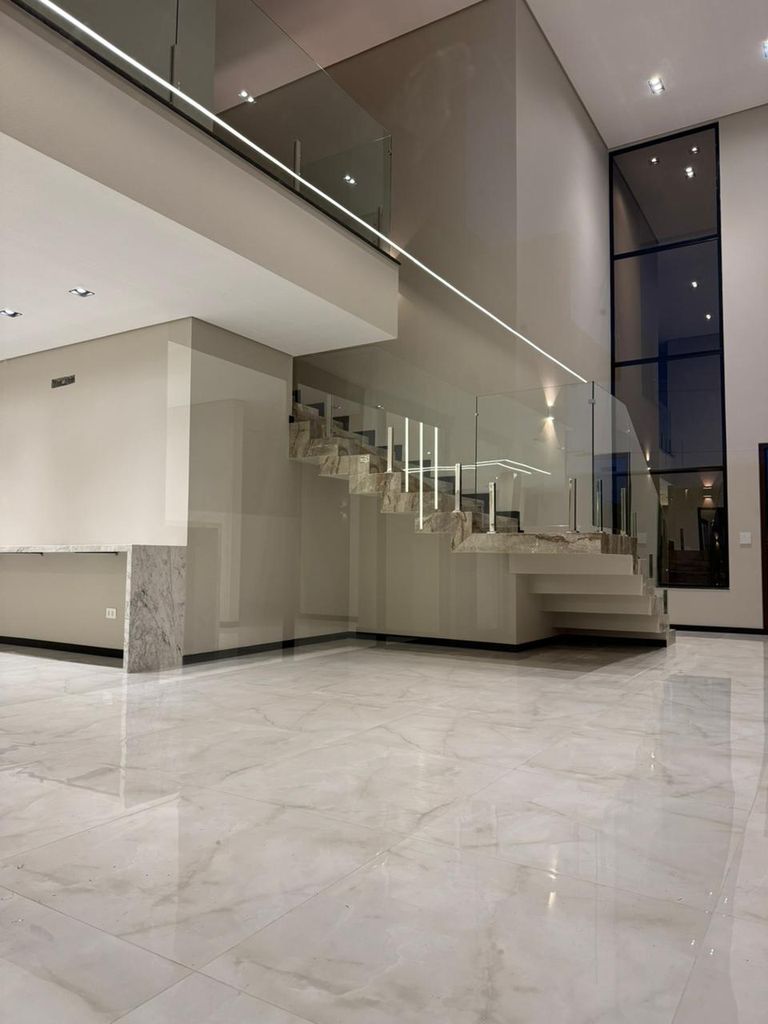 Casa de Alto Padrão no Condomínio Bellevie ? Cambé/PR