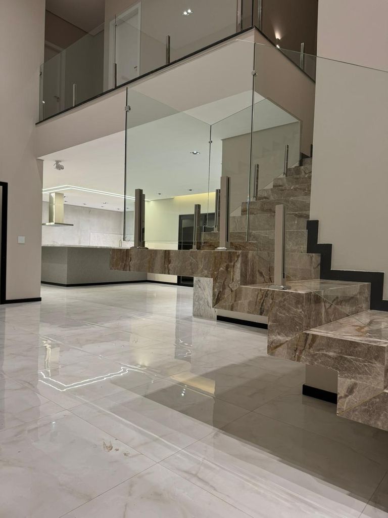 Casa de Alto Padrão no Condomínio Bellevie ? Cambé/PR