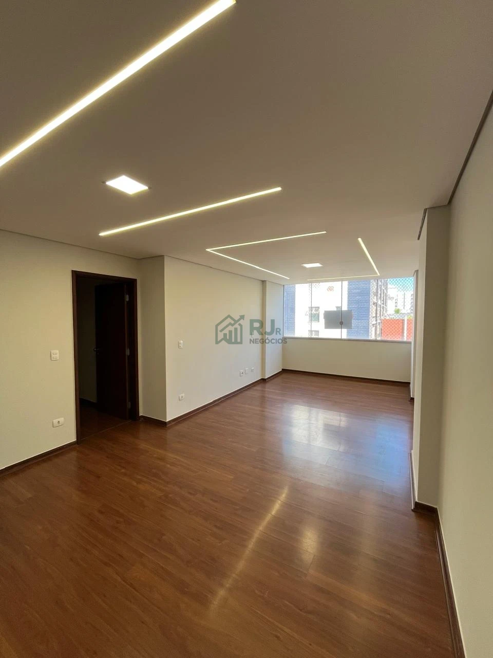 Apartamento Amplo com 3 Quartos e Suíte à Venda no Centro de Londrina