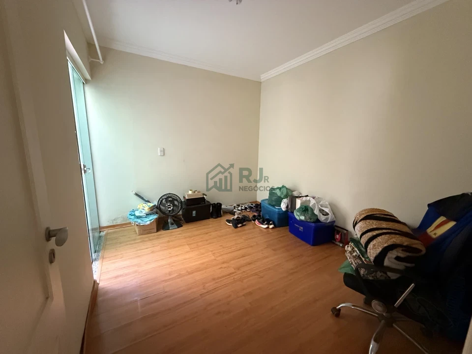 Casa de Condomínio com 3 Quartos - Vale do Arvoredo