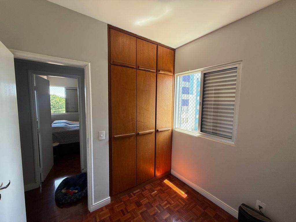 Apartamento Reformado à Venda no Residencial Alphaville ? Região Leste