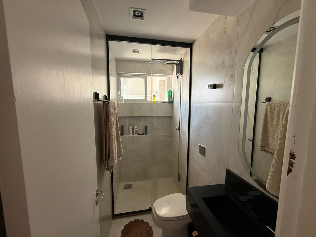 Apartamento Reformado à Venda no Residencial Alphaville ? Região Leste