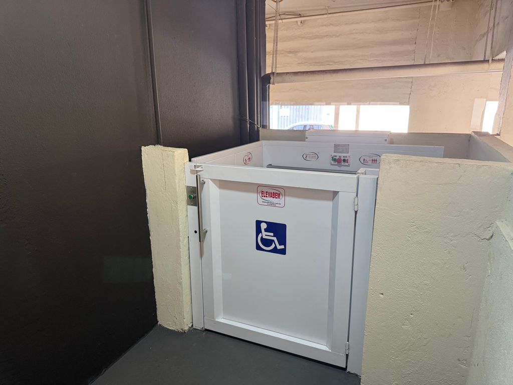 Apartamento Reformado à Venda no Residencial Alphaville ? Região Leste