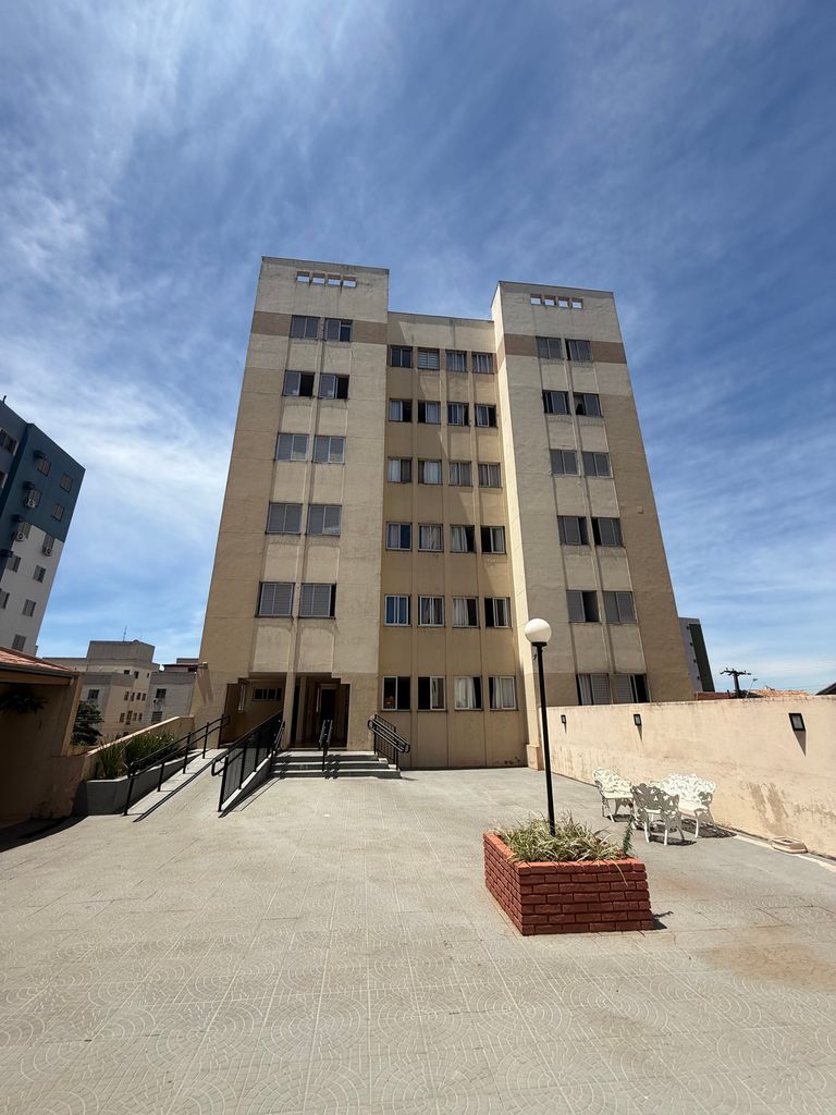 Apartamento Reformado à Venda no Residencial Alphaville ? Região Leste