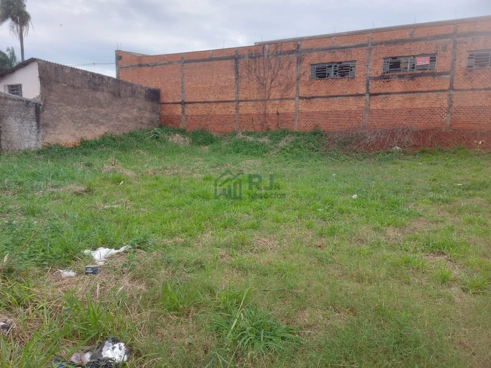 Imagens do imóveis Terreno com 337m² próximo ao Shopping Boulevard Londrina