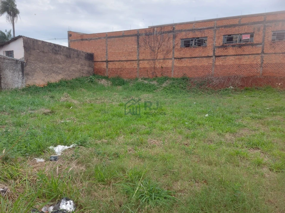 Imagens do imóveis Terreno com 337m² próximo ao Shopping Boulevard Londrina
