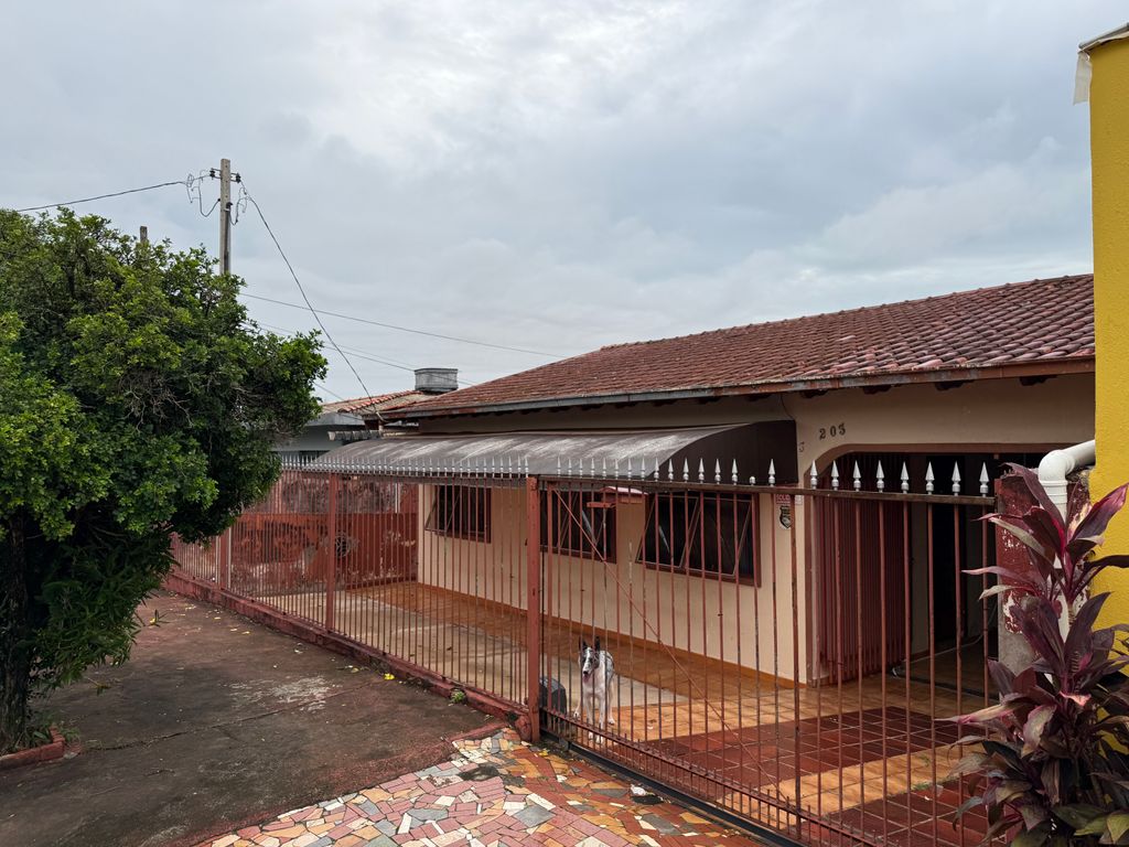 Casa à Venda em Localização Privilegiada ? Exclusividade RJR Negócios | Londrina