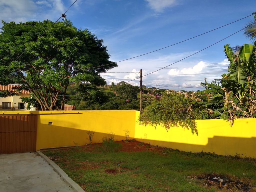 Localização privilegiada, próxima a comércios, escolas e serviços da região.