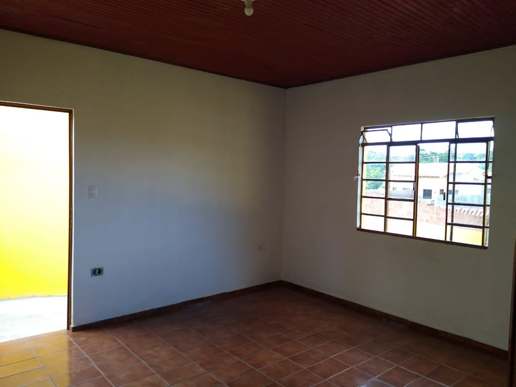 Localização privilegiada, próxima a comércios, escolas e serviços da região.