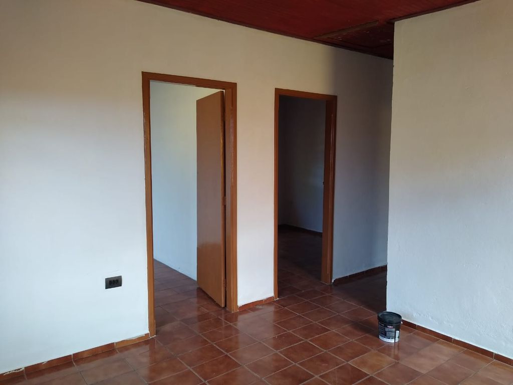 Localização privilegiada, próxima a comércios, escolas e serviços da região.