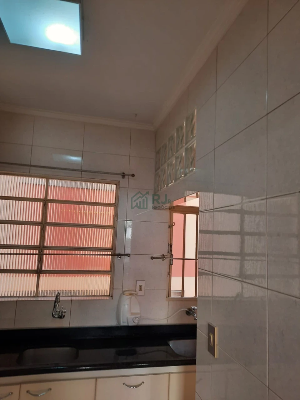 Imagens do imóveis Apartamento à venda no Condomínio Residencial Tietê com 2 quartos na Região Central de Londrina