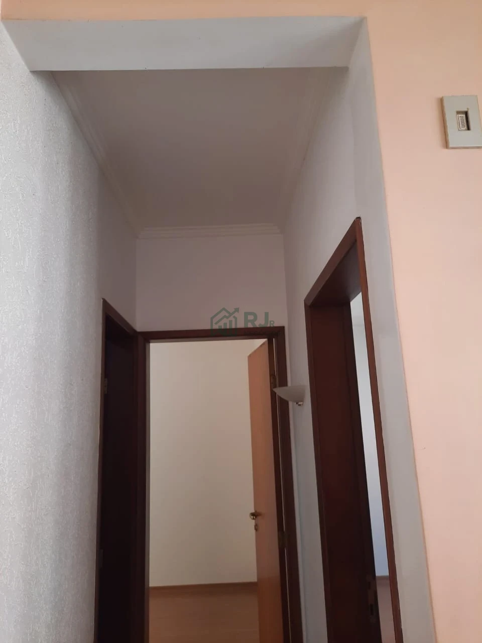 Imagens do imóveis Apartamento à venda no Condomínio Residencial Tietê com 2 quartos na Região Central de Londrina