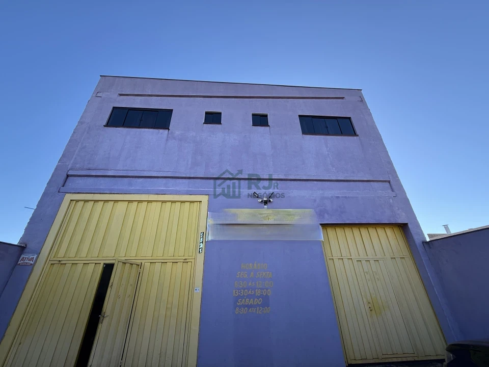 Imagens do imóveis Barracão Comercial com Apartamento na Av. Robert Koch