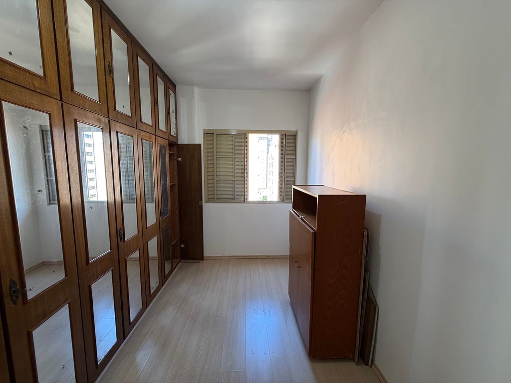 Apartamento no Centro de Londrina ? 3 Quartos (1 Suíte) | Sacada | 1 Vaga
