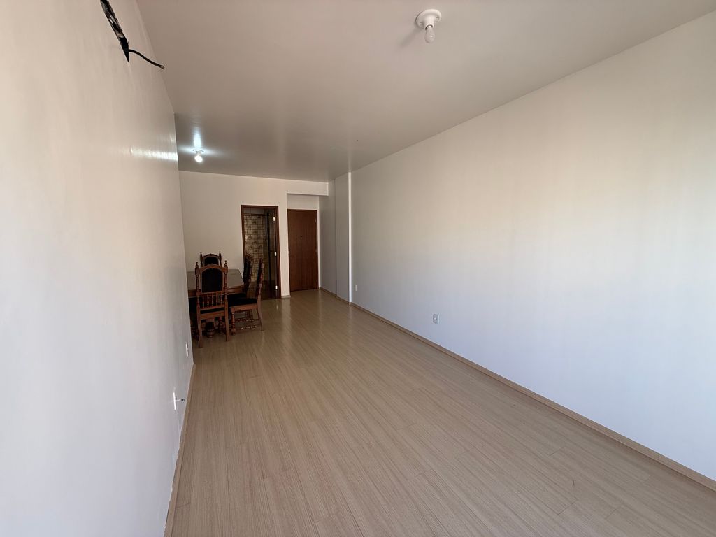 Apartamento no Centro de Londrina ? 3 Quartos (1 Suíte) | Sacada | 1 Vaga