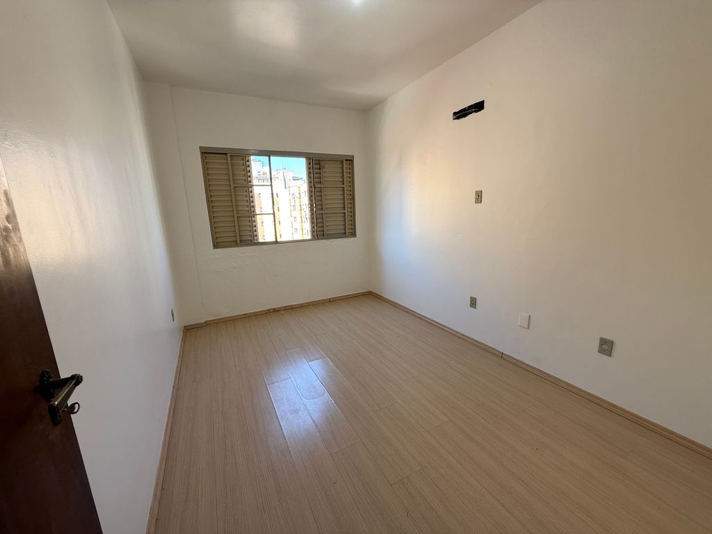 Apartamento no Centro de Londrina ? 3 Quartos (1 Suíte) | Sacada | 1 Vaga