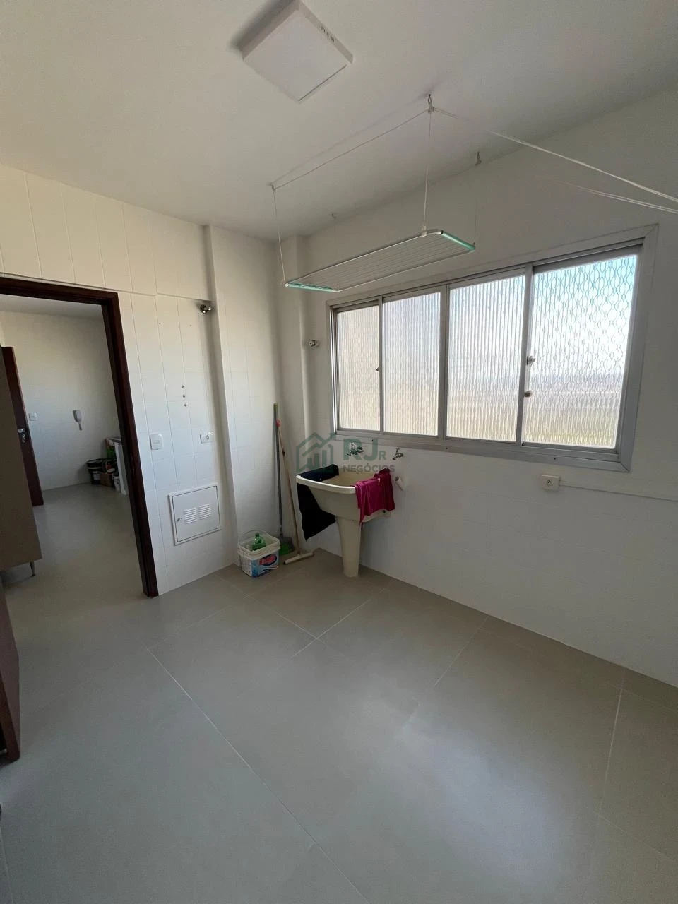 Apartamento Amplo com 3 Quartos e Suíte à Venda no Centro de Londrina