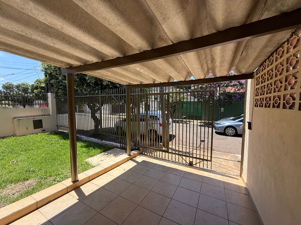 ? Casa Espaçosa e Bem Localizada na Região da Jorge Casoni