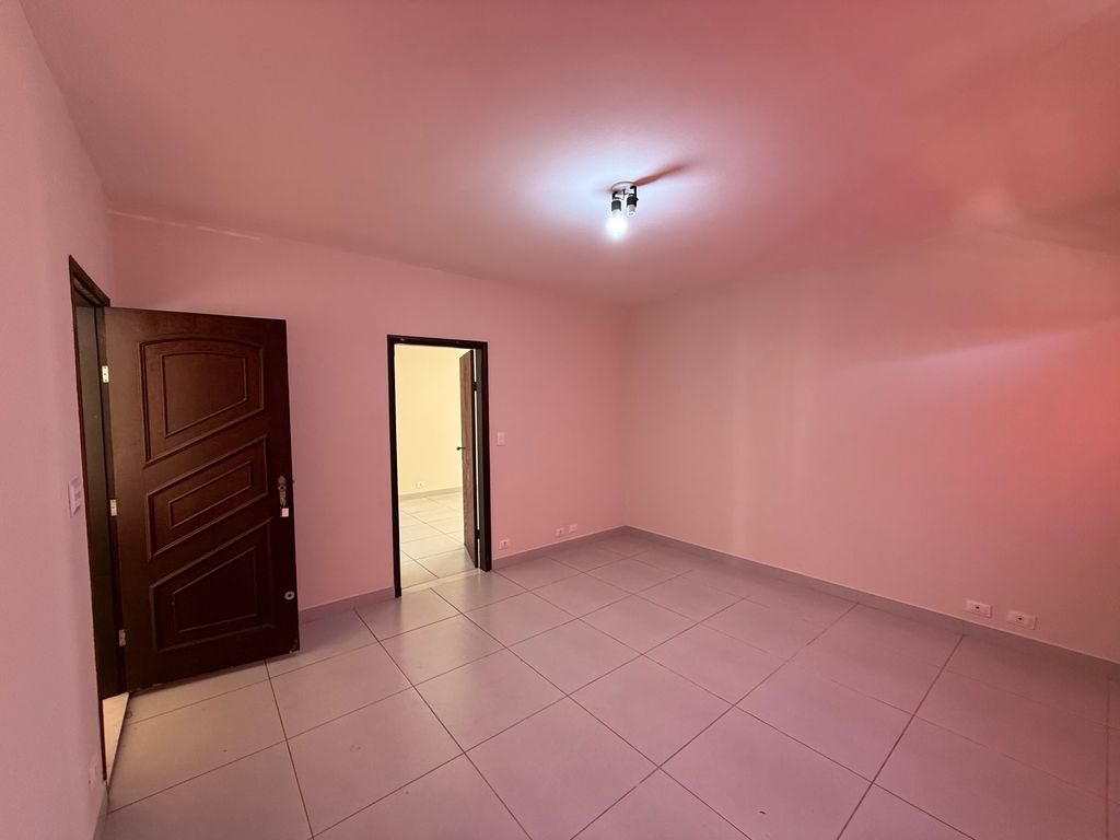 ? Casa Espaçosa e Bem Localizada na Região da Jorge Casoni