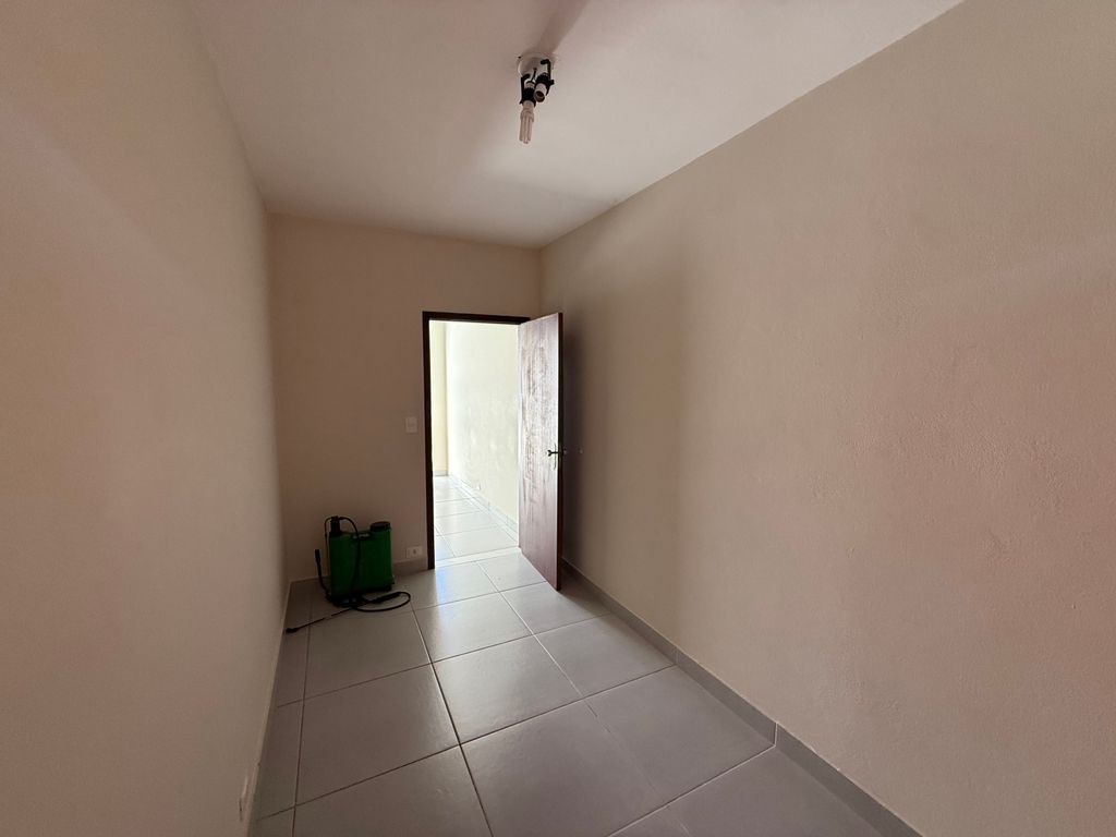 ? Casa Espaçosa e Bem Localizada na Região da Jorge Casoni